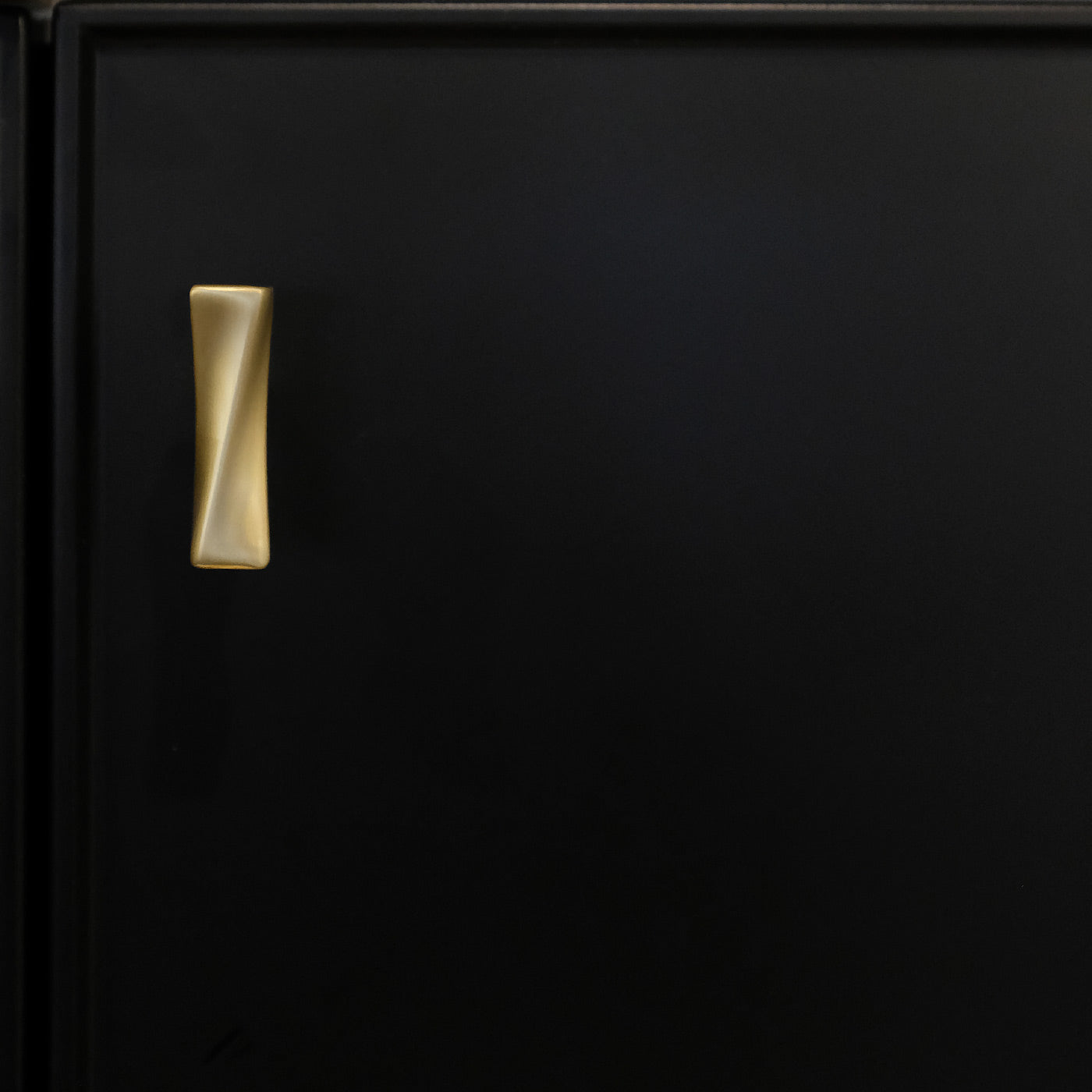 Twist Knob Hickory Cabinet