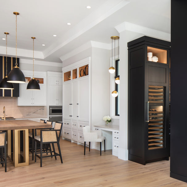 Modern white kitchen with acrylic hardware installed throughout